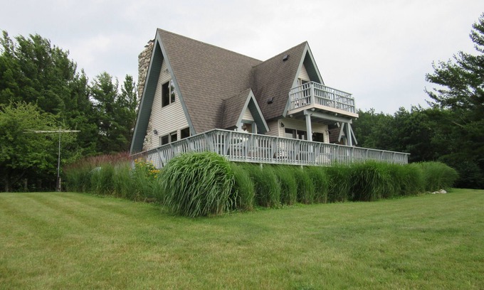 Harbor Springs Chalet De Esquí | Chalet privado al atardecer en 60 acres hermosos