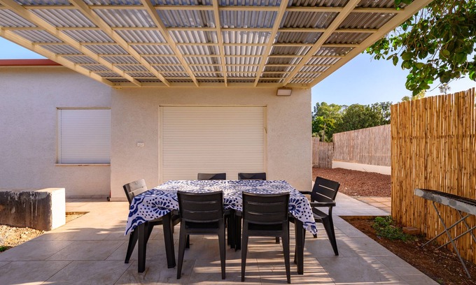 Shadmot Dvora Casa | Private sweeming pool surrounded by nature .3 bedroom suite 20m to the kineret