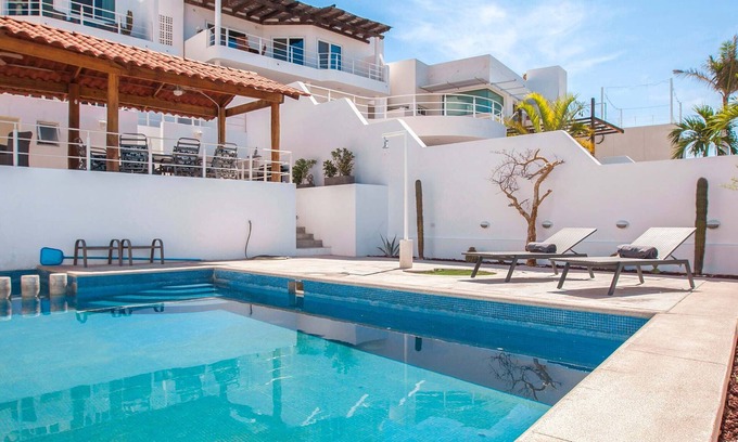 Colina del Sol Casa | Private Terrace | BBQ | Pool | Walk to Beach