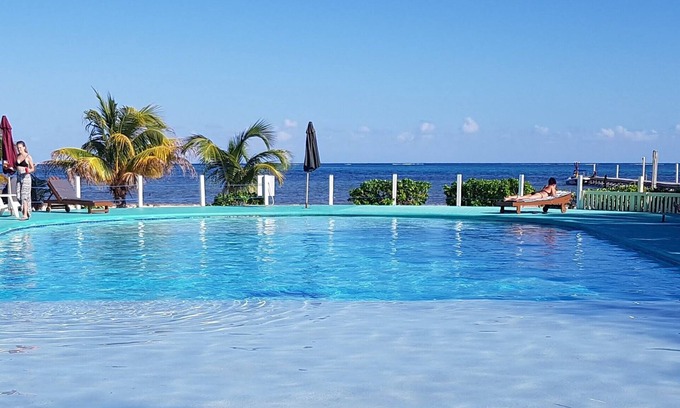 San Pedro Complejo | Private Upgraded Cabana Suites by the Beach