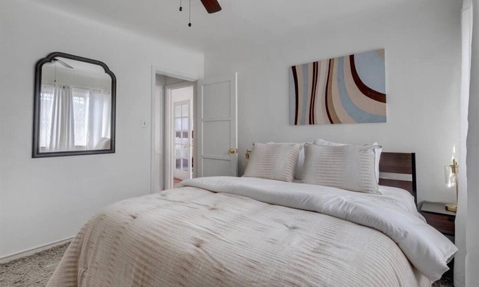 View Park-Windsor Hills Casa | Private and cozy two bedroom home with laundry and patio in Windsor Hills