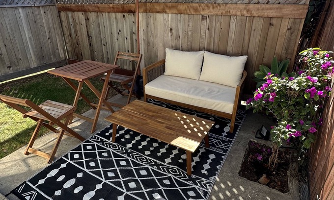 View Park-Windsor Hills Casa | Private Bungalow & Patio In Windsor Hills by SoFi Stadium, Culver City,Inglewood