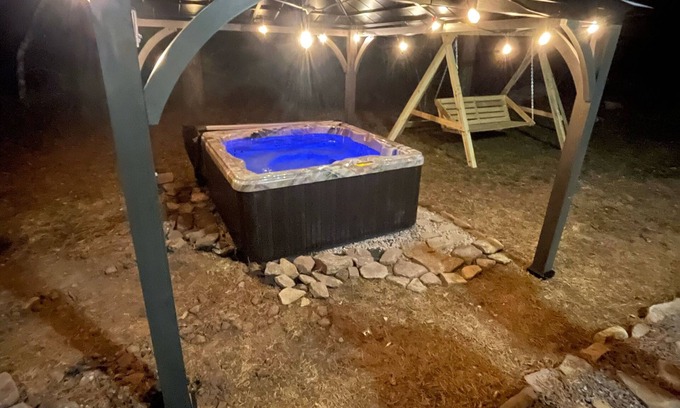 Tunkhannock Township Casa | Private Vacation House w Pool/Hot Tub/Fire pit and Games