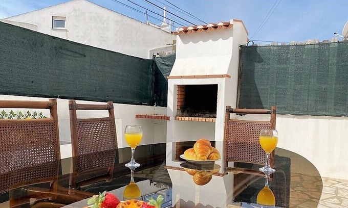 Ferrel Casa | ★Private Villa 4 BR w/ Patio(3 mins to beach+Surf)