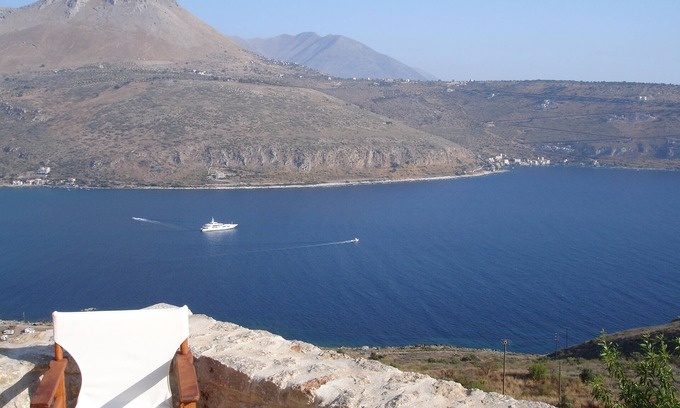 Itilo Villa | Villa privada con vistas panorámicas de la bahía de Itilo en Mani