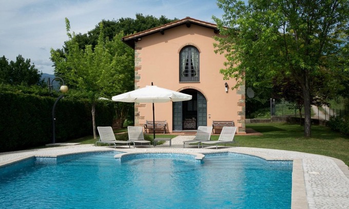 Terranuova Bracciolini Villa | Villa toscana para 4 a 6 con piscina y cancha de tenis cerca de Florencia