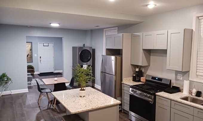 Little Village Apartamento | Private villa in a vintage Chicago neighborhood - 10 minutes from downtown