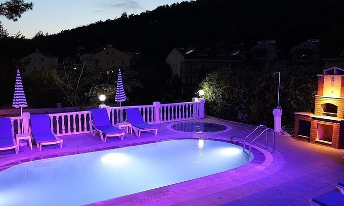 Hisaronu Villa | Villa privada con piscina privada y bebé piscina y vistas a Pine Forest