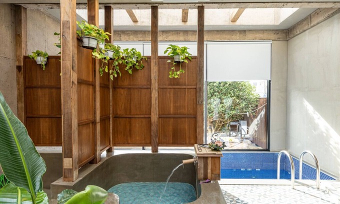 Downtown Villa | Villa privada en Jeju, Corea – piscina, jacuzzi y aire tropical
