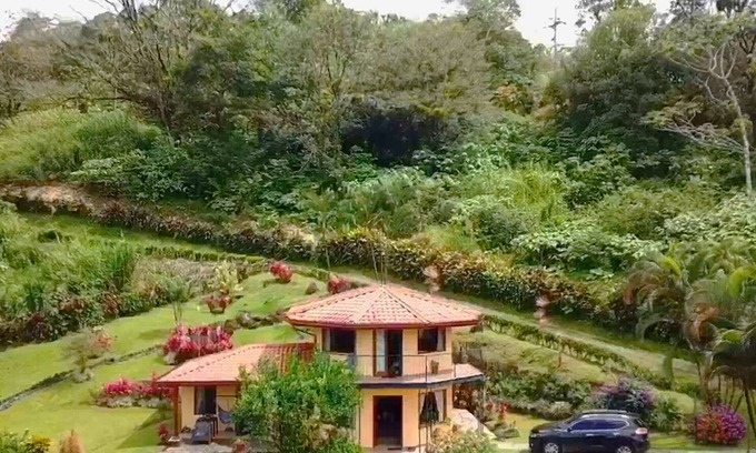 Aguacate Casa | Villa privada es el paraíso con jardines tropicales y sendero de selva tropical por río