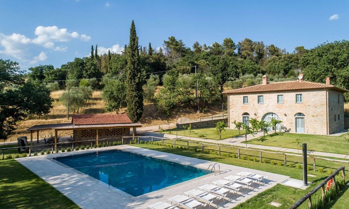 Montecchio Villa | Maravillosa casa de vacaciones privada con WIFI, A/C, piscina privada, TV, patio, cerca de Cortona