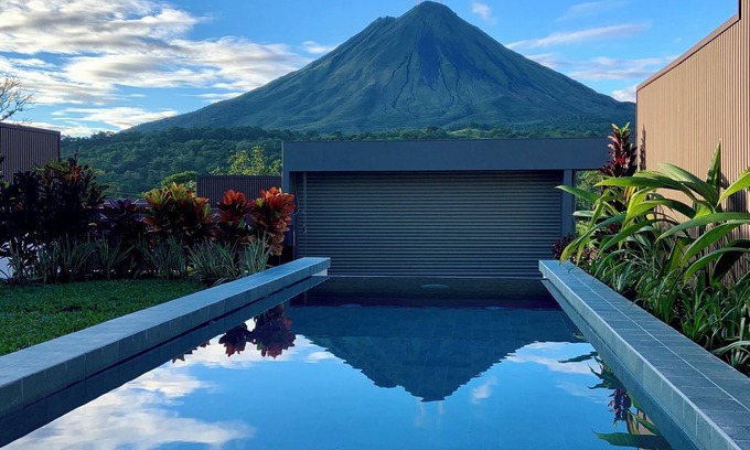 Aguas termales de Arenal Villa | Villa Heliconia by Arenal Heights