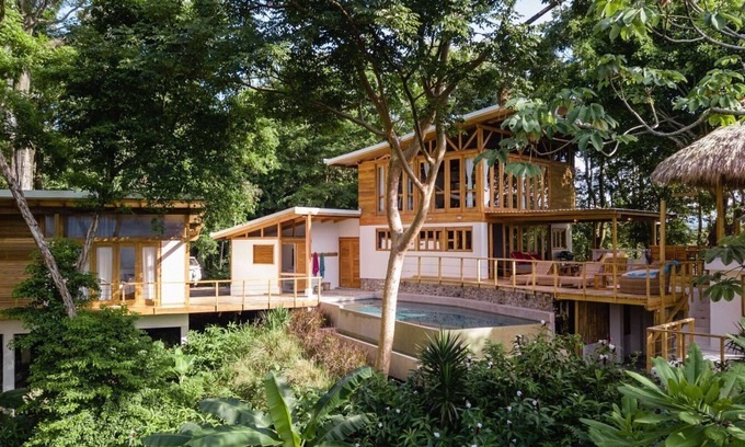 Santiago Casa | Nueva casa con vista a la playa / jungla. 4 dormitorios / 4 baños y piscina infinita. Duerme 8