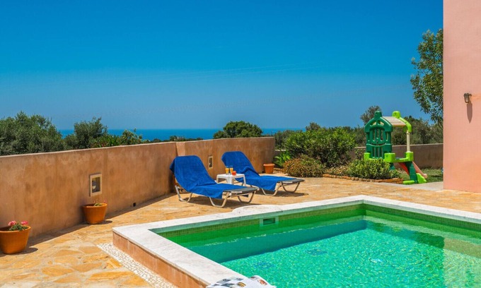 Prines Villa | Villa nueva con vistas únicas al mar, piscina, barbacoa, a 3 km de la playa.