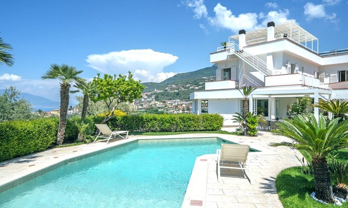 Seiano Villa | Casa de vacaciones con bañera de hidromasaje, A/C, WIFI, piscina, TV, terraza