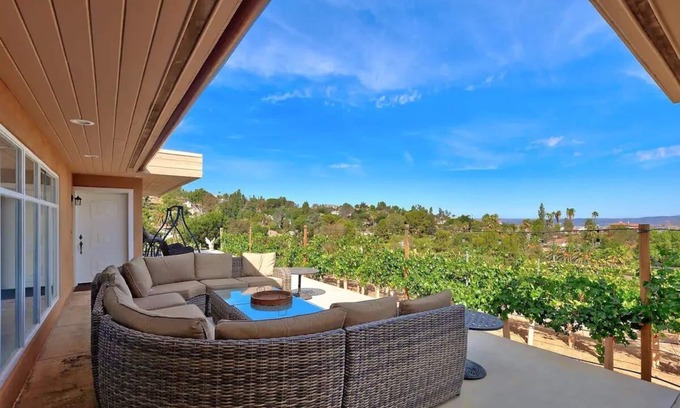 El Cajon Casa | Private Vineyard Estate w/ Guest House & Hot Tub