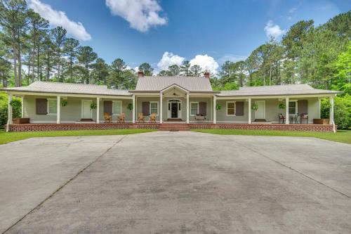 Ruffin Casa | Private Walterboro Estate with Deck and Fire Pit!