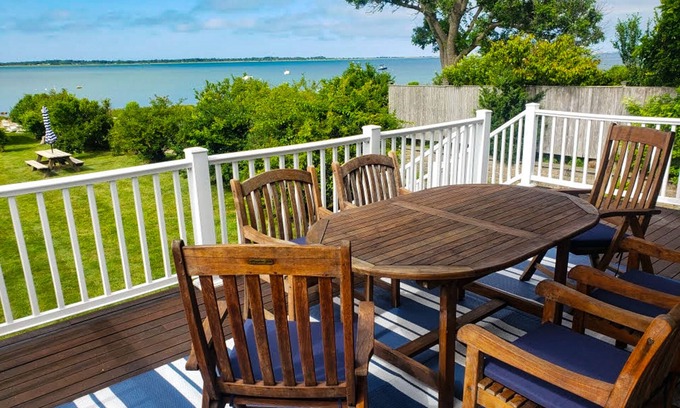 Barnstable Casa | Private water access & stunning views