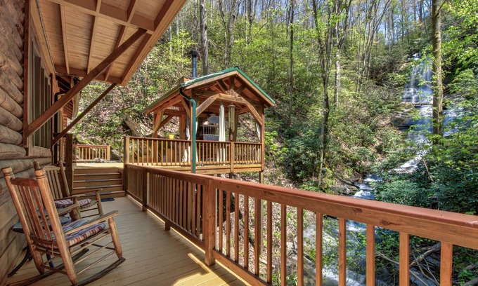 Cosby Cabina | Private waterfall view, lofty with luxury details, pool table + jetted tub