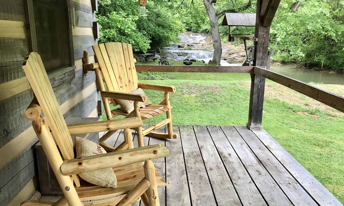 Dandridge Cabina | Private Waterfalls on 3 Acres. A Creekside Smoky Mtn Retreat - Read Our Reviews!