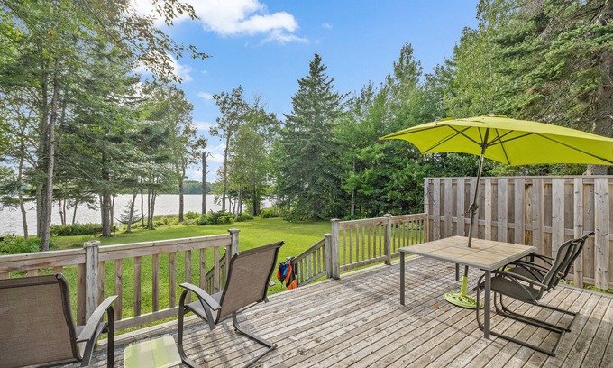 Queens County Cabaña | Private Waterfront Cottage on the lake