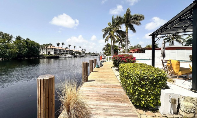 Garden Isles Casa | Private Waterfront, Ocean Access w/Dock, Pool, Hot Tub, Pompano Beach Paradise