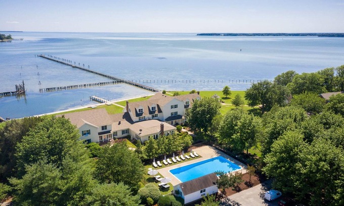 Royal Oak Casa | Private Waterfront Retreat Center, New Reno on 18 Acres