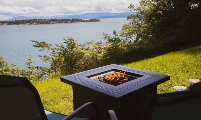 Lummi Island Casa | Private Waterfront Family Home- Amazing Views