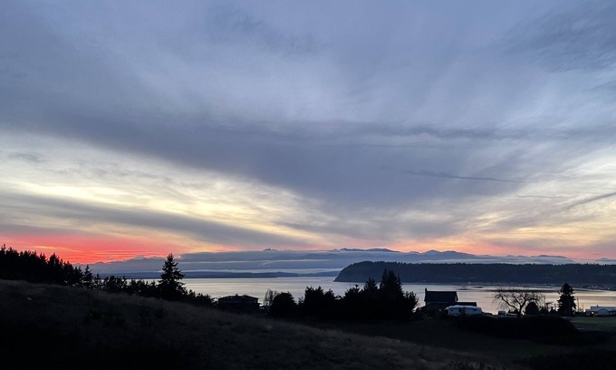 Clinton Casa | Impresionante vista de la casa con vista al lado oeste de la isla de Whidbey