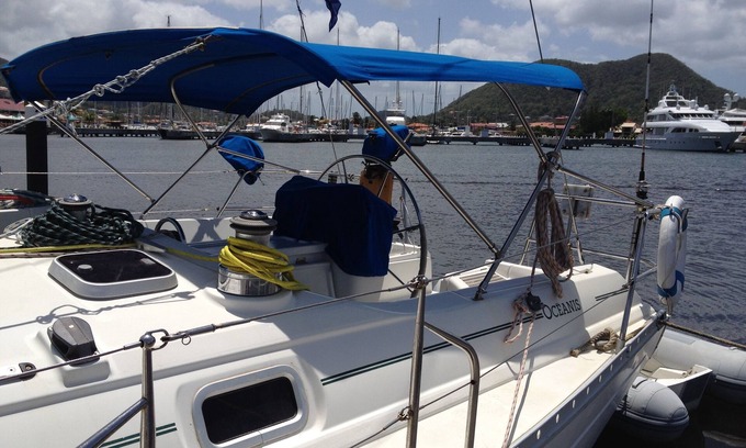 Gros Islet Alquiler De Eote | Velero en una marina tropical de primera clase St Lucia