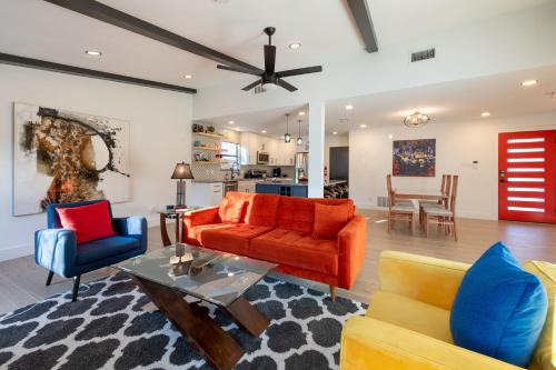 Southampton Casa | Private Yard w BBQ Games Steps to South Congress Barton Creek Clarksburg