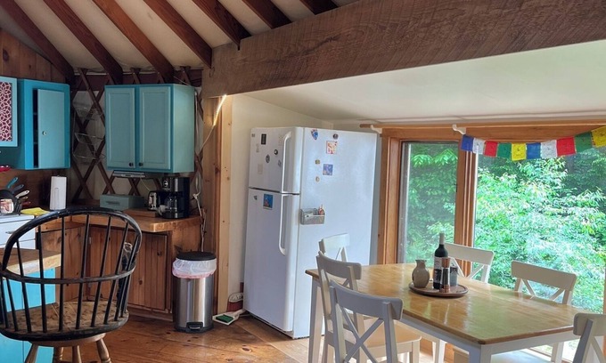 Center Conway Apartamento | Private yurt complex near town