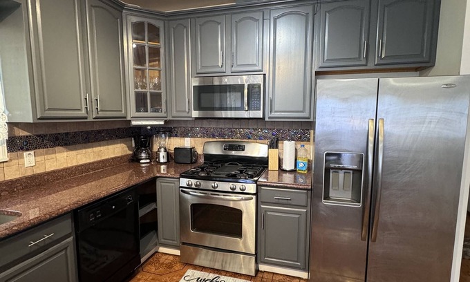 West Side Apartamento | PrivateLuxury/BRAND NEW APT/FREE WIFI/CLOSE TO NYC/FREE PARKING/3BED/2BATHS