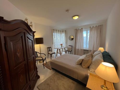Obermenzing Casa | Privatzimmer 15 qm mit Gemeinschaftsbad