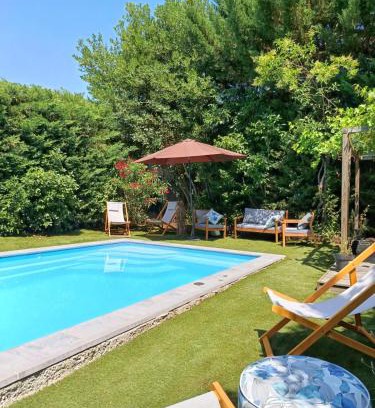 Cepie Casa | Proche Carcassone chambre avec salle de bain et WC privée Piscine salon et kitchenette partagés avec voyageurs