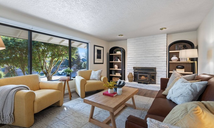 Pleasant Valley Casa | Professionally designed & furnished 4-bedroom house in Mt Vista, Ridgefield