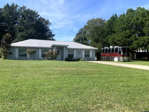 Crystal River Casa | Professor Rousseau's Adventure Oasis