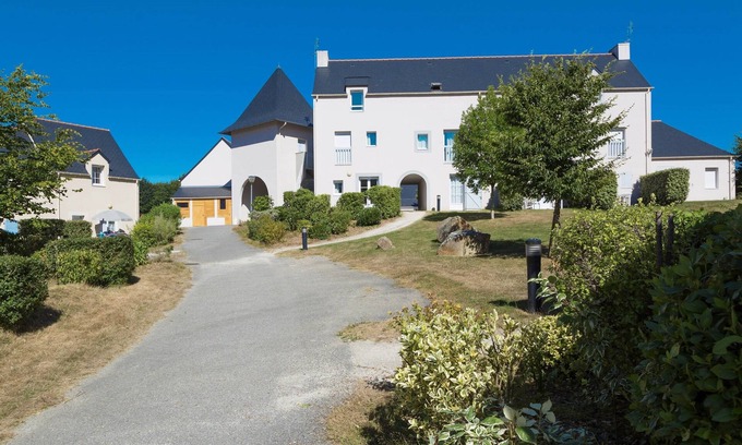 Le Tronchet Casa | Profitez des Vacances Relaxantes | Piscine + Sauna