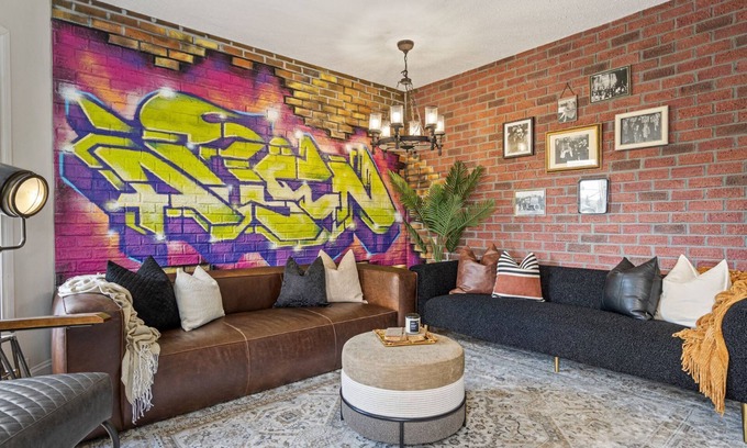 East Kootenay Apartamento | Prohibition | Heritage Suite |Sleeps 10 | Downtown