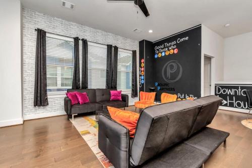 Riverside Terrace Casa | Prolific Chic Getaway Ft Style Comfort Location