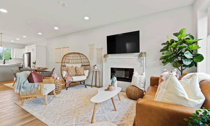 Sylvan Lake Casa | Promenade | 3BR | BBQ, Fire Pit | Near the Beach!!
