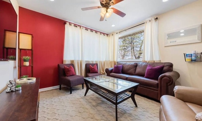 Lisle Casa | PROMO 15% MONTHLY DISCOUNT! Cozy House, Close to Benedictine & North Central