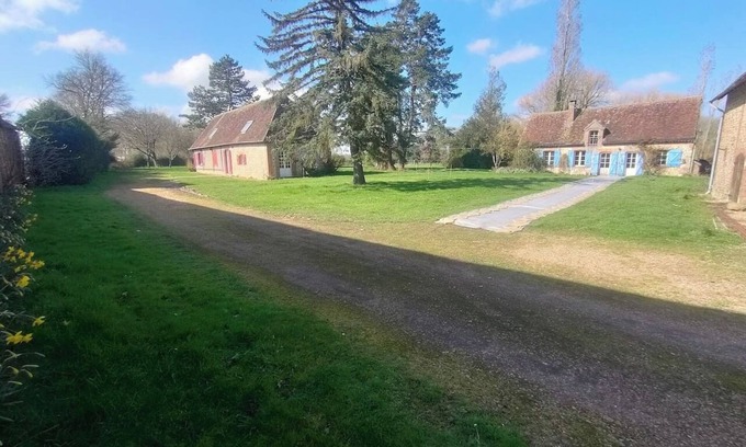 St-Christophe-sur-Avre Casa | Property with two houses/sleeps 24