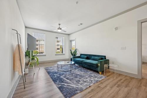 Farragut Apartamento | Properties By Preston I 2bd2bth Beauty I Parking
