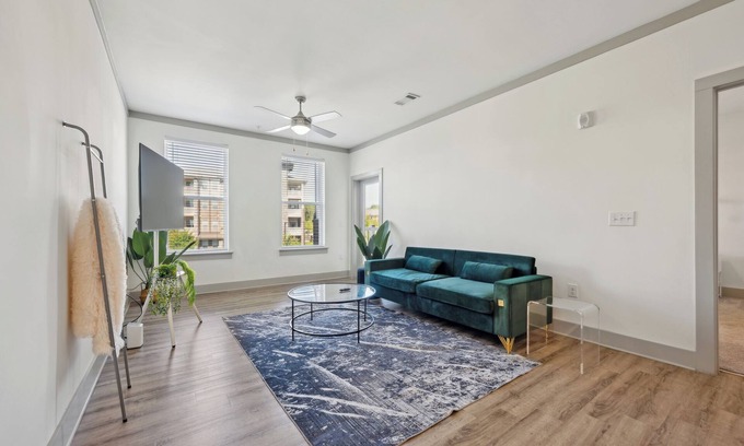 Farragut Apartamento | Luxe Living in Knoxville! Overlook at Farragut| Pool| Parking