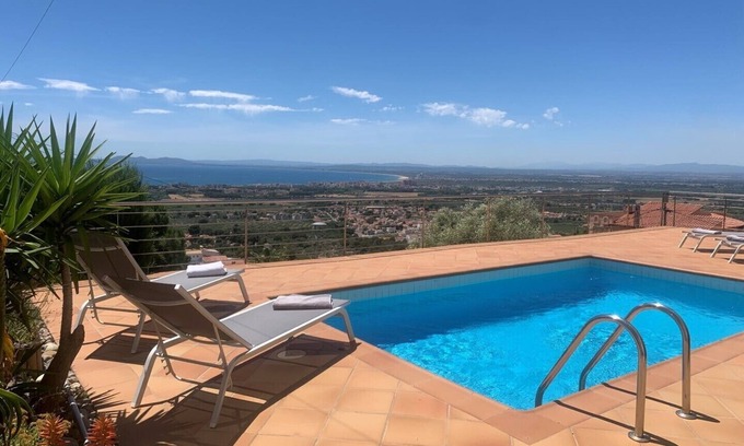 El Mas Fumats Casa | Moderna casa con piscina privada, vistas al mar, internet de fibra óptica.