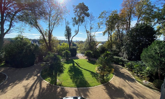 Saint-Pavace Casa | Propriété au Milieu dun Parc d 1,5h Classé, 11 Chambres, 8 SDB Superbe Déco