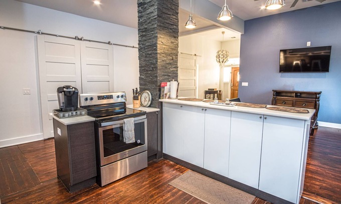Near East Side Casa | Prosperity Place Remodeled 3br 2ba Near Downtown