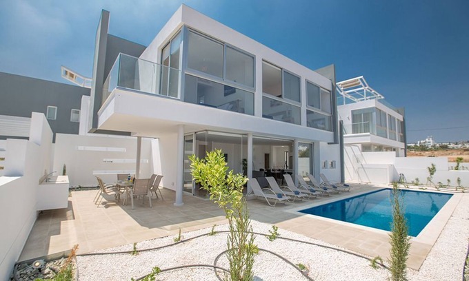 Protaras Cabaña | Protaras Holiday Villa BP2 - a villa that sleeps 7 guests in 3 bedrooms