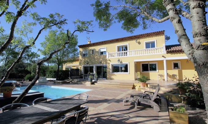 Le Luc Villa | Villa provenzal en Le Luc con piscina privada y jacuzzi climatizado
